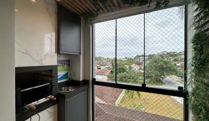 Apartamento com 1 suíte mais 1 quarto à venda no bairro Petrópolis em Joinville-SC por R$ 365.000,00.