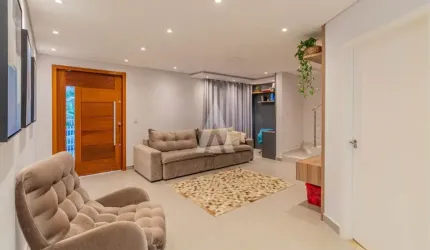 Sobrado com 1 suíte mais 2 quartos à venda no bairro Bom Retiro em Joinville-SC por R$ 1.290.000,00.