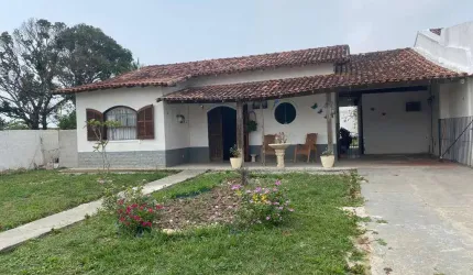 Casa linear com  4 quartos ( 1suite ) e piscina - Coqueiral