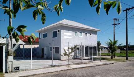 Casa espaçosa com 3 quartos (2 suíte)  no Condomínio Collynas Park!