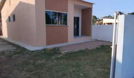Casa com 2 quartos ( 1 suite )  e Amplo quintal em Iguabinha - Araruama -RJ