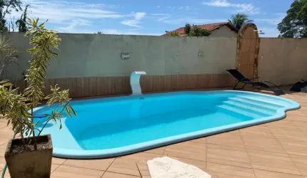 Casa com 4 quartos ( 2 suítes - 1 externa)  e Piscina  - Araruama - RJ