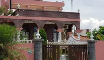 Casa/sobrado, estilo castelinho, com 04 quartos com área construída de  370m² ,  Pinheira/SC
