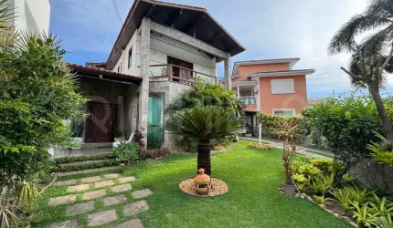 Casa Duplex de 4 quartos, com 389m², à venda em Camboinhas, Niterói/RJ