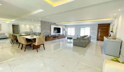 Casa Duplex de Alto Padrão com 5 quartos e 274m², à venda em Camboinhas, Niterói/RJ