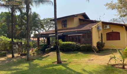 Casa à venda em Chapada dos Guimarães-MT: 4 quartos, 2 suítes, 3 salas, 300m². Aproveite esta oportunidade!