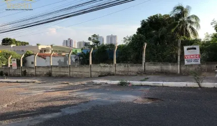Terreno de esquina à venda no Araés