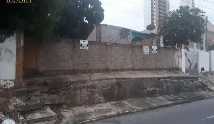 Terreno à venda na Av. 08 de Abril