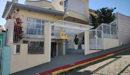 Casa à venda no bairro Capoeiras - Florianópolis/SC