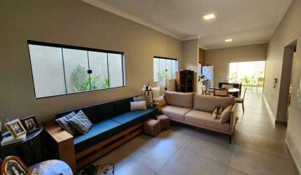 Imóvel com excelente localização no bairro parque das laranjeiras três quartos sendo uma suíte