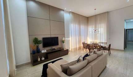 Belíssima casa em condomínio fechado mobiliada disponível para venda
