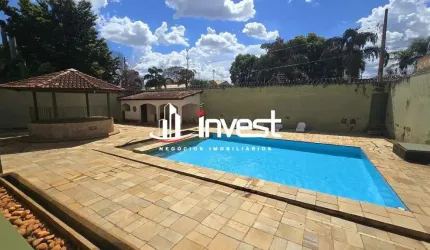 Casa com área de Lazer em perfeita localização ! Comercial ou residencial.