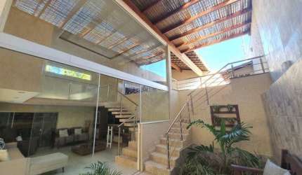 Luxuosa casa com 4 quartos, piscina e área de churrasco disponível para venda no Bairro Tabapiri