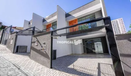 Sobrado com 3 dormitórios à venda, 129 m² por R$ 630.000,00 - Água Verde - Blumenau/SC