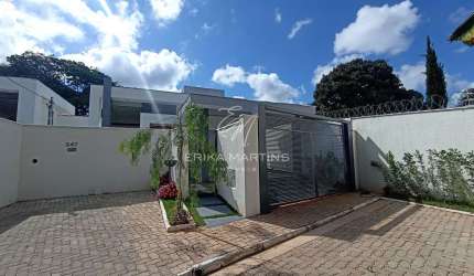 Casa com 3 quartos no bairro Joá