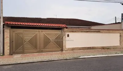 BELA CASA JD IMPERADOR PRAIA GRANDE Á 300MTS DA PRAIA COM SUITE, PISCINA E CHURRASQUEIRA - R$ 495 MIL