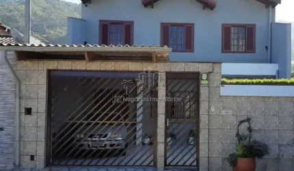 BELO SOBRADO COM 4 DOMITÓRIOS, SUITE, Á 200MT DA PRAIA NA VILA SÃO PAULO - R$500 MIL