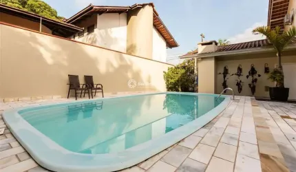 Casa Alto Padrão para Venda em Joinville, AMÉRICA, 4 dormitórios, 1 suíte, 3 banheiros, 2 vagas