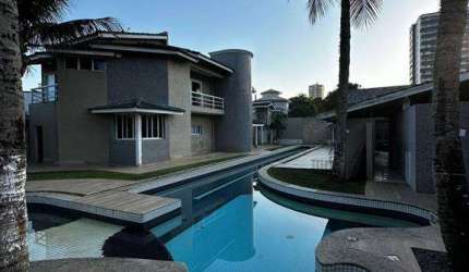 4,85 milhao Casa Espetacular no Bairro do Canto do Forte, Altissímo padrão, Piscina e espaço de lazer de cinema.