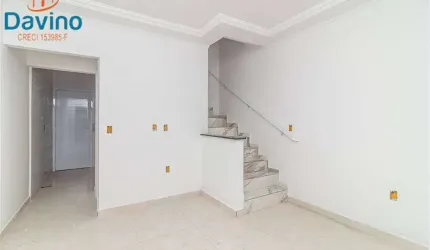 Seu Novo Lar Espera por Você: Sobrado 2 Dormitórios com Vaga
