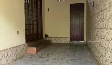 Casa com 4 Quarto(s) e 2 banheiro(s) para Alugar, 220 m² por R$ 2700 / Mês