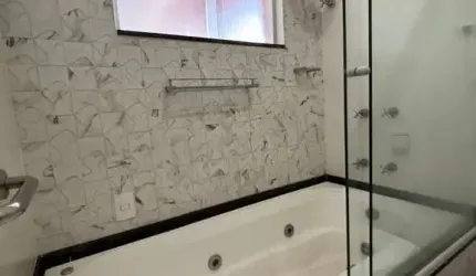 Casa com 4 Quarto(s) e 3 banheiro(s) para Alugar, 315 m² por R$ 3500 / Mês