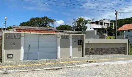 Casa com 3 Quarto(s) e 2 banheiro(s) para Alugar, 150 m² por R$ 4500 / Mês