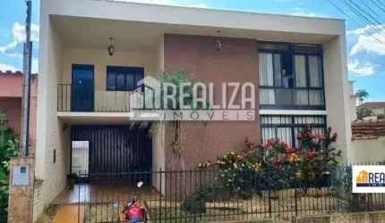 Casa com 4 Quarto(s) e 3 banheiro(s) para Alugar, 300 m² por R$ 4000 / Mês