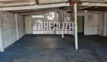 Casa com 2 Quarto(s) e 1 banheiro(s) para Alugar, 150 m² por R$ 2445 / Mês