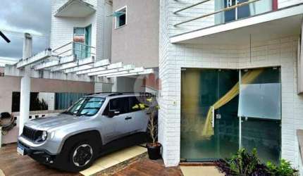 Apartamento com 3 Quarto(s) e 2 banheiro(s) para Alugar, 190 m² por R$ 3000 / Mês