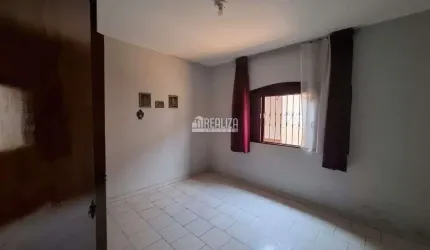 Casa com 5 Quarto(s) e 1 banheiro(s) para Alugar, 200 m² por R$ 4818 / Mês