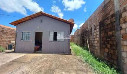 Casa com 2 Quarto(s) e 1 banheiro(s) para Alugar, 46 m² por R$ 988 / Mês