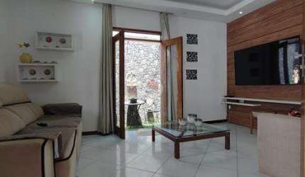 Casa com 5 Quarto(s) e 2 banheiro(s) para Alugar, 300 m² por R$ 3500 / Mês