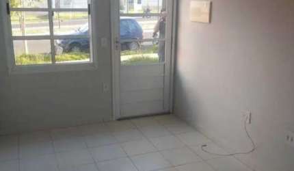 Casa com 2 Quarto(s) e 1 banheiro(s) para Alugar, 46 m² por R$ 700 / Mês