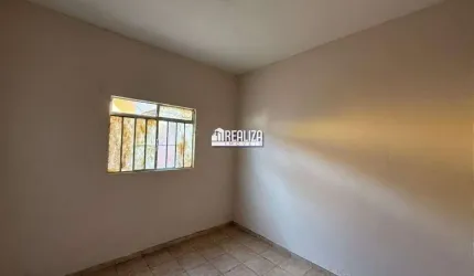 Casa com 2 Quarto(s) e 1 banheiro(s) para Alugar, 61 m² por R$ 615 / Mês