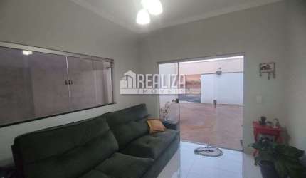 Casa com 2 Quarto(s) e 2 banheiro(s) para Alugar, 100 m² por R$ 1667 / Mês