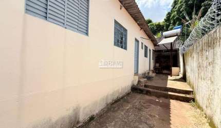 Casa com 2 Quarto(s) e 1 banheiro(s) para Alugar, 0 m² por R$ 1120 / Mês