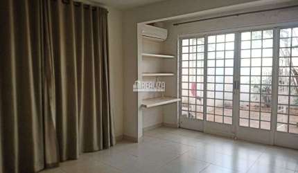 Casa com 3 Quarto(s) e 4 banheiro(s) para Alugar, 200 m² por R$ 2945 / Mês