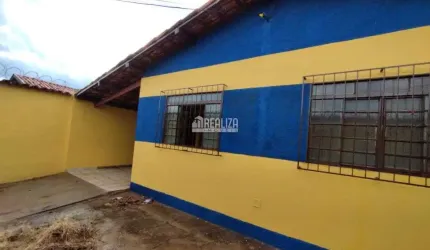 Casa com 3 Quarto(s) e 2 banheiro(s) para Alugar, 10 m² por R$ 1611 / Mês