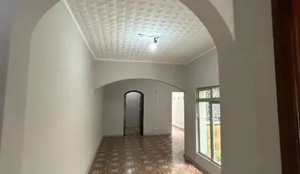 Casa com 6 Quarto(s) e 2 banheiro(s) para Alugar, 260 m² por R$ 5700 / Mês