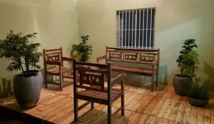 Casa com 3 Quarto(s) e 2 banheiro(s) para Alugar, 115 m² por R$ 4300 / Mês