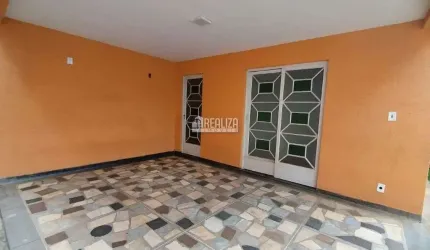 Casa com 5 Quarto(s) e 2 banheiro(s) para Alugar, 172 m² por R$ 2500 / Mês