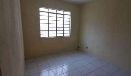 Casa com 3 Quarto(s) e 1 banheiro(s) para Alugar, 120 m² por R$ 2500 / Mês