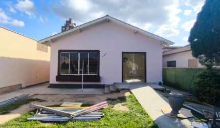 Casa com 3 Quarto(s) e 1 banheiro(s) para Alugar, 211 m² por R$ 4900 / Mês