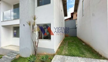 Casa em condomínio fechado.