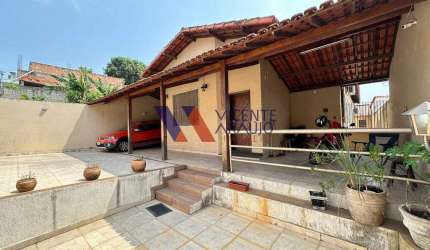 Casa comercial a venda na melhor localização do Bairro Nossa Senhora das Graças