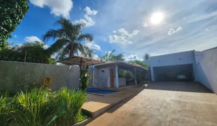 Venda de Casa Térrea com Mezanino na Vila Planalto