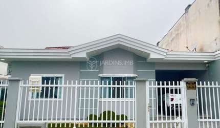 CASA PLANA COM 3 DORMITÓRIOS