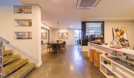 CASA EM CONDOMÍNIO COM 3 SUÍTES