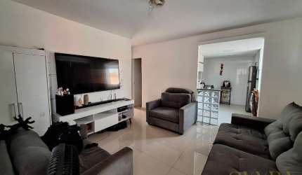 Excelente casa linear reformada com varanda gourmet para venda no Cond. Village do Horto.